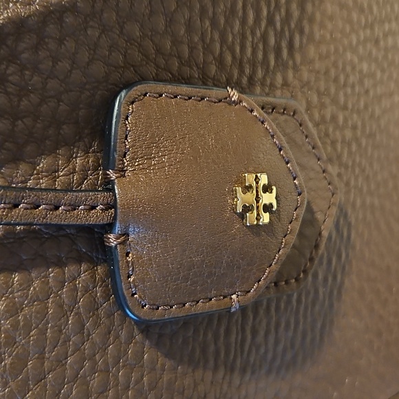 Like new Large Tory Burch Robinson Tote and Crossbody - Picture 7 of 8